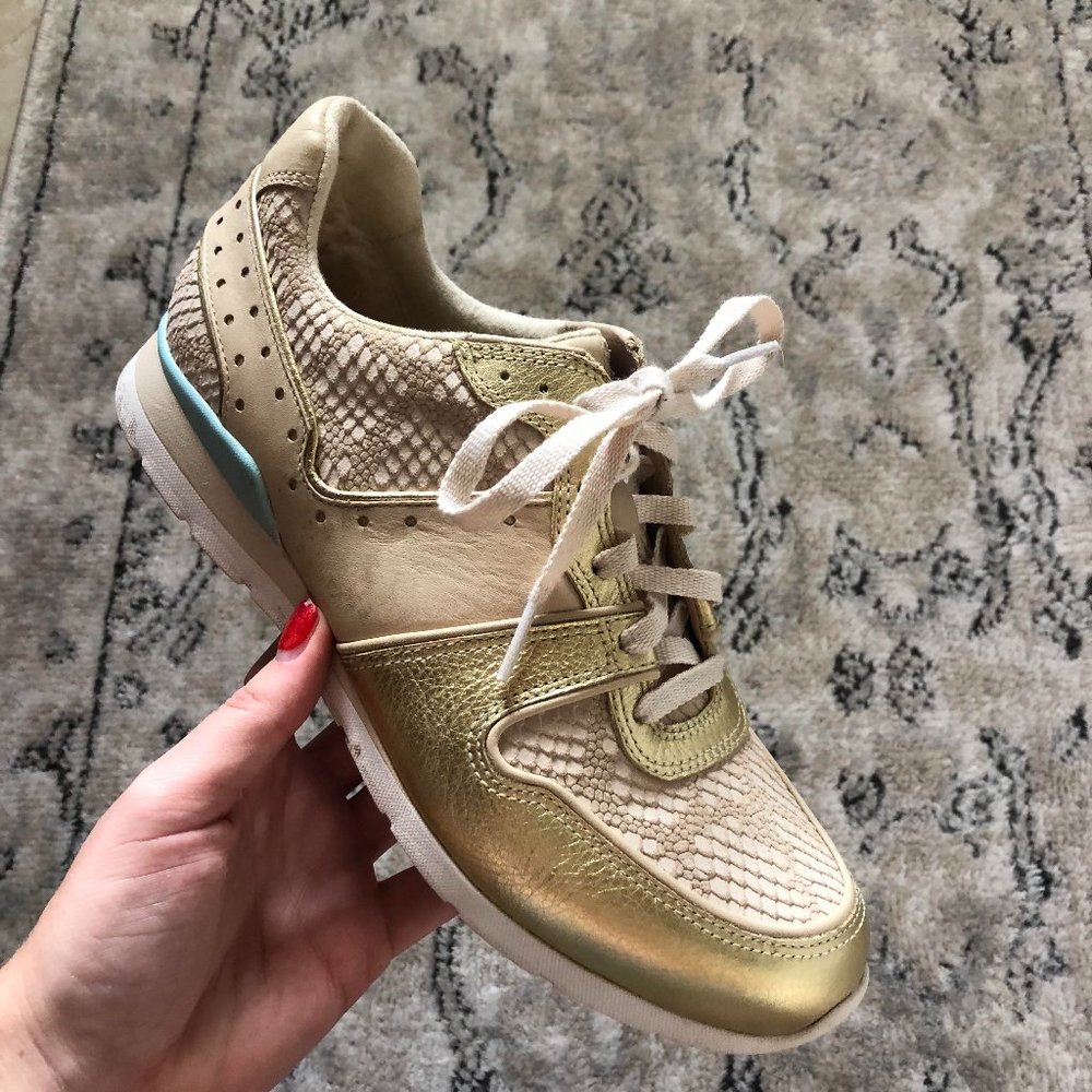 UGG Athleisure Style Sneakers Size 8